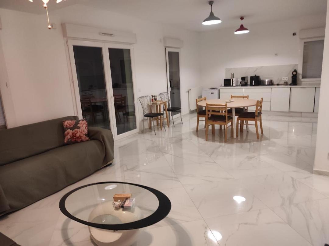 ויטרי-סור-סיין Tres Bel Appartement Avec Grand Jardin, Proche De Paris מראה חיצוני תמונה